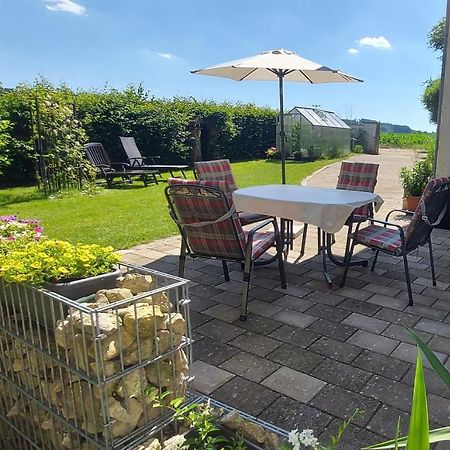 Ruhig Gelegene Ferienwohnung Im Gruenen Mit Terrasse Und Kleinem Garten Rotthalmuenster Exterior photo