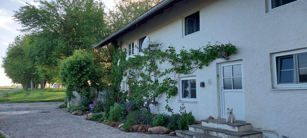 Ruhig Gelegene Ferienwohnung Im Gruenen Mit Terrasse Und Kleinem Garten Rotthalmuenster Exterior photo