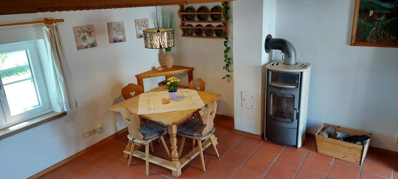 Ruhig Gelegene Ferienwohnung Im Gruenen Mit Terrasse Und Kleinem Garten Rotthalmuenster Exterior photo