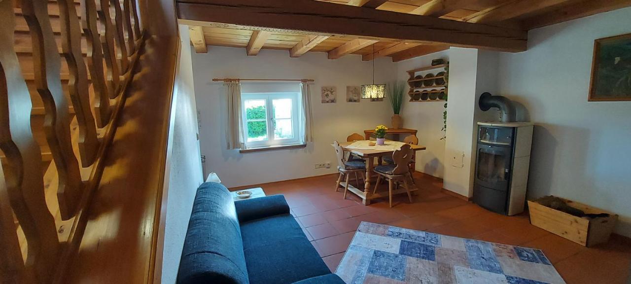 Ruhig Gelegene Ferienwohnung Im Gruenen Mit Terrasse Und Kleinem Garten Rotthalmuenster Exterior photo