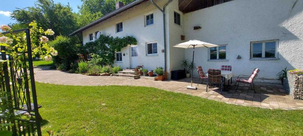 Ruhig Gelegene Ferienwohnung Im Gruenen Mit Terrasse Und Kleinem Garten Rotthalmuenster Exterior photo