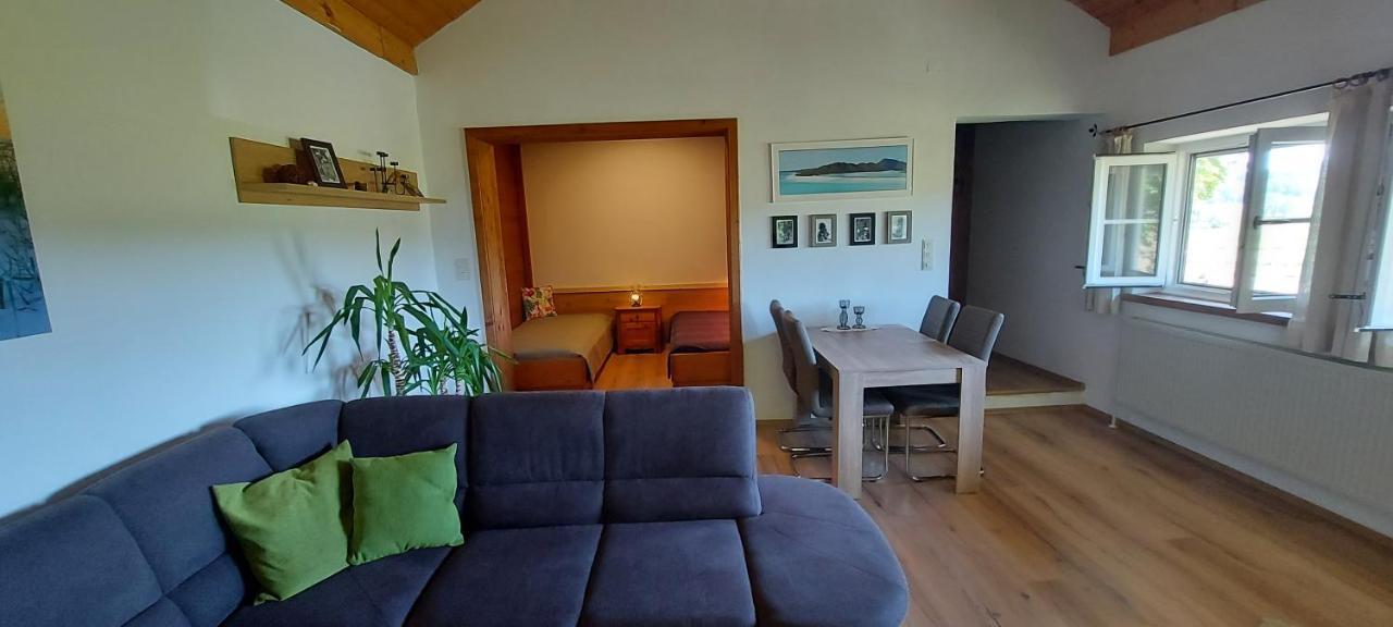 Ruhig Gelegene Ferienwohnung Im Gruenen Mit Terrasse Und Kleinem Garten Rotthalmuenster Exterior photo